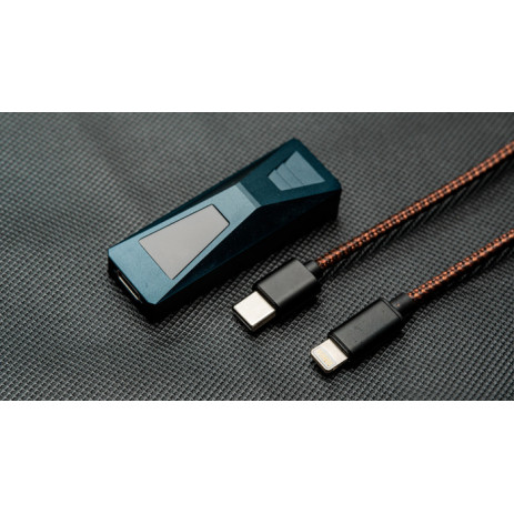 DUNU DTC 500 with lightning cable